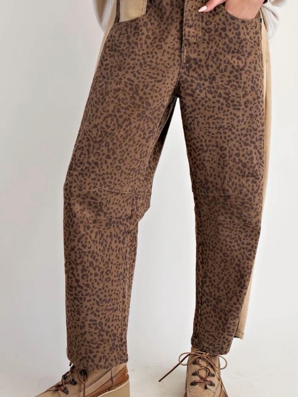 easel Brown Leopard Print Boyfriend Jeans with Tan Side Panels medium - Picture 4 of 5